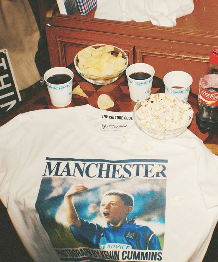 THE CULTURE CODE × Kevin Cummins for WILD LIFE TAILOR / T-SHIRT MANCHESTER CITY - BOY